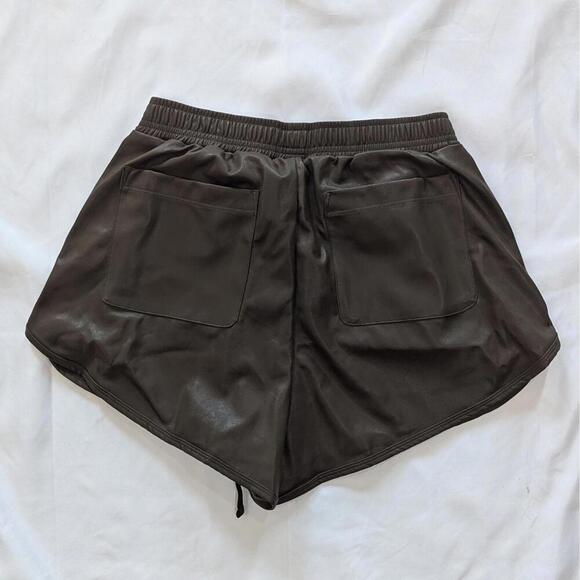 Alo Yoga Faux Leather Power Hour Shorts Size Large Brown NWT - Picture 7 of 8